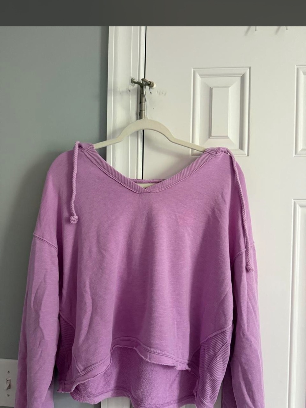 American Eagle Outfitters Lavender V‑Neck Hoodie Sweatshirt